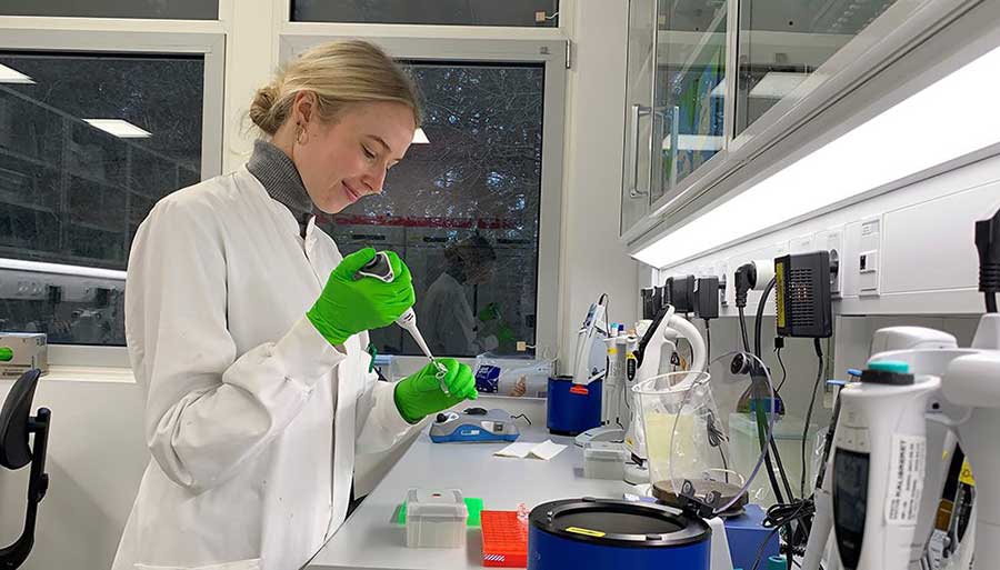 Ane Broedsgaard Saldic in the lab