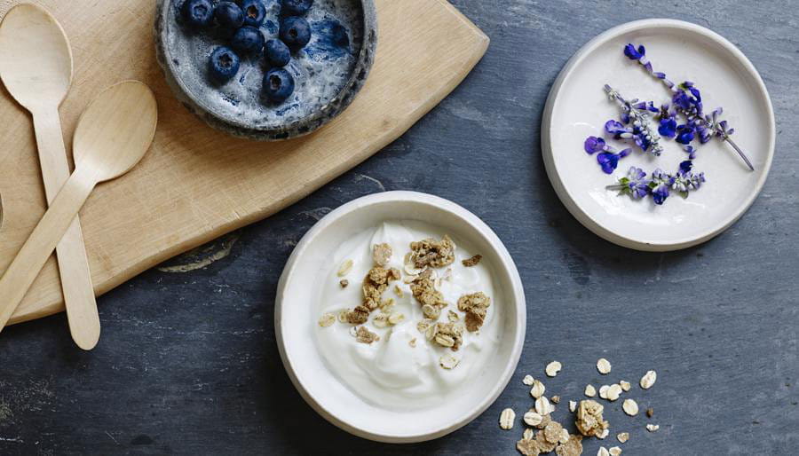 Skyr with blueberries musli and lavender