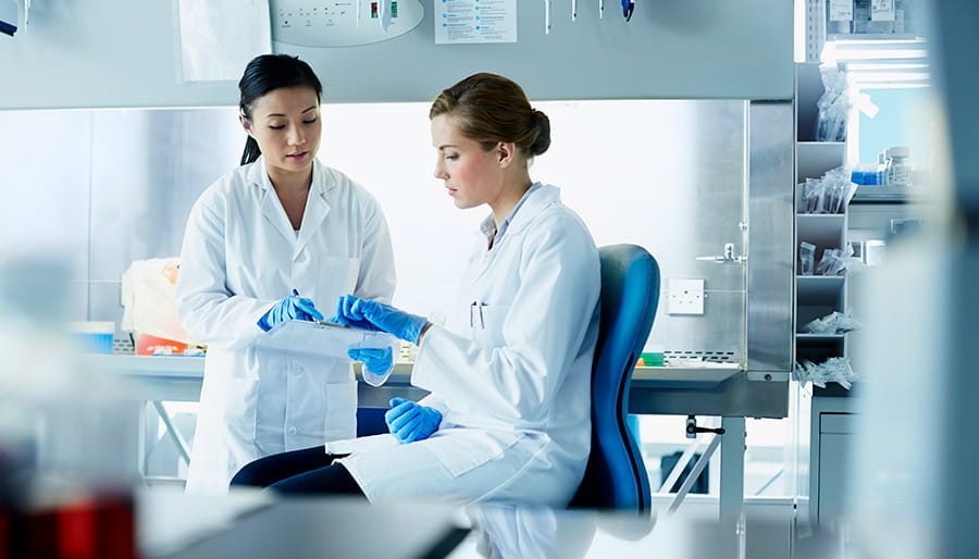 Female scientists in lab